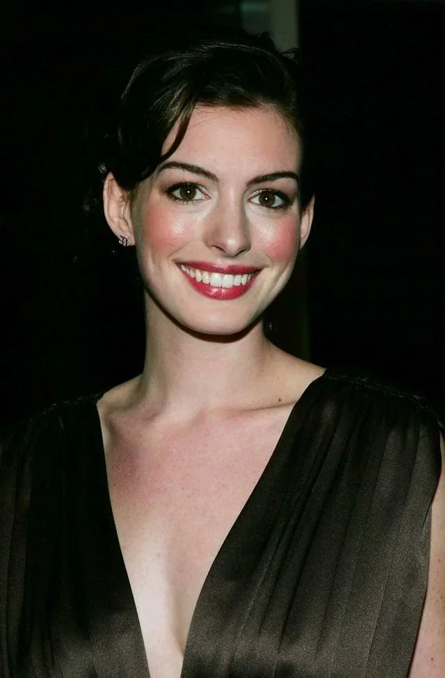 Anne Hathaway picture 6 of 6