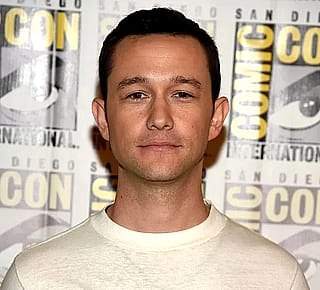 Who do you think is better actor James Fronco or Jordon gordon levitt ?'