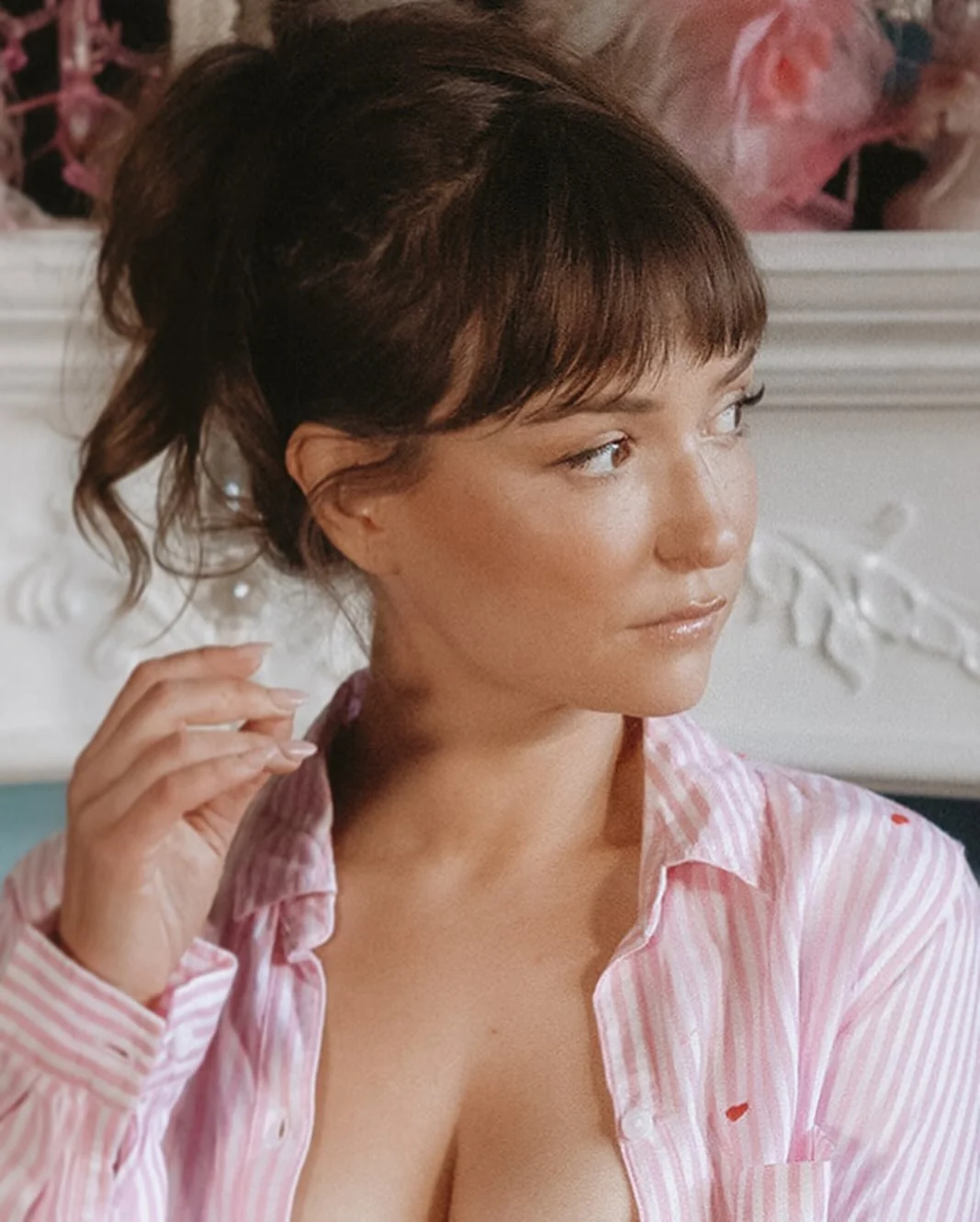 Milana Vayntrub picture 1 of 4