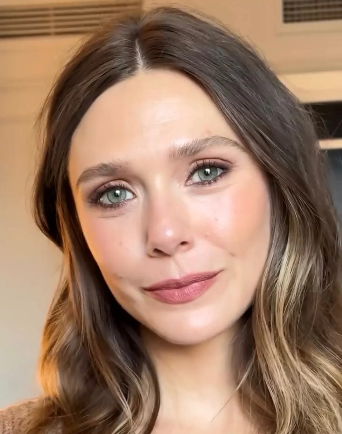 Elizabeth Olsen picture 1 of 4