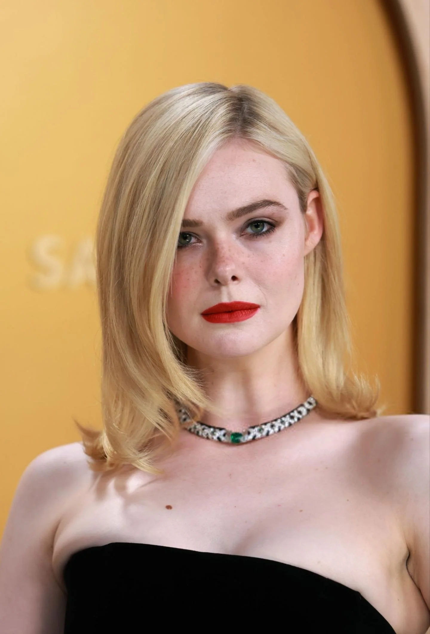 Elle Fanning picture 2 of 2